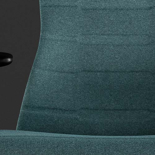 Gros plan du fauteuil de jeu Embody garni d’un tissu Sync noir, le tout sur fond noir