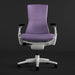 Vue droite d'un fauteuil de jeu Herman Miller X Logitech Embody violet et blanc en Amethyst